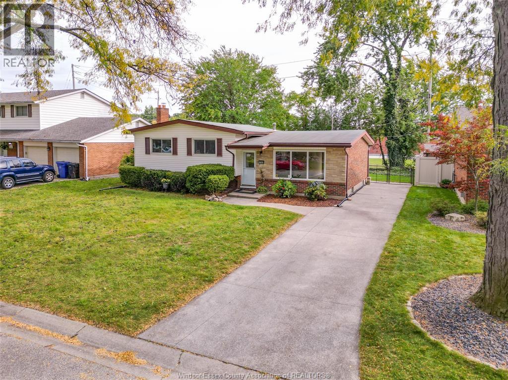 4369 ASHFIELD CRESCENT - 37