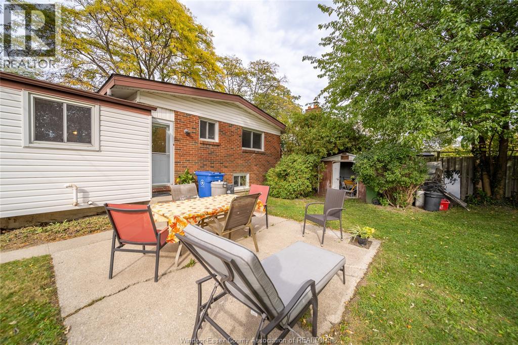 4369 Ashfield Crescent — photo 33