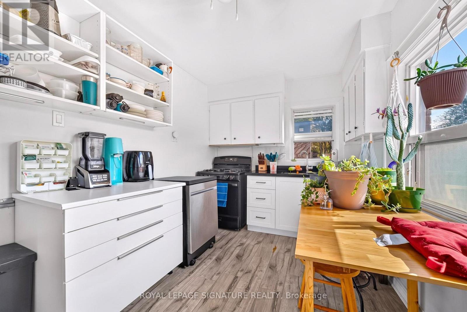387 Leslie Street — photo 10