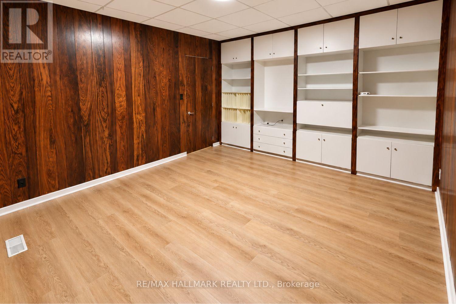 16 Royal Oak Drive — photo 37