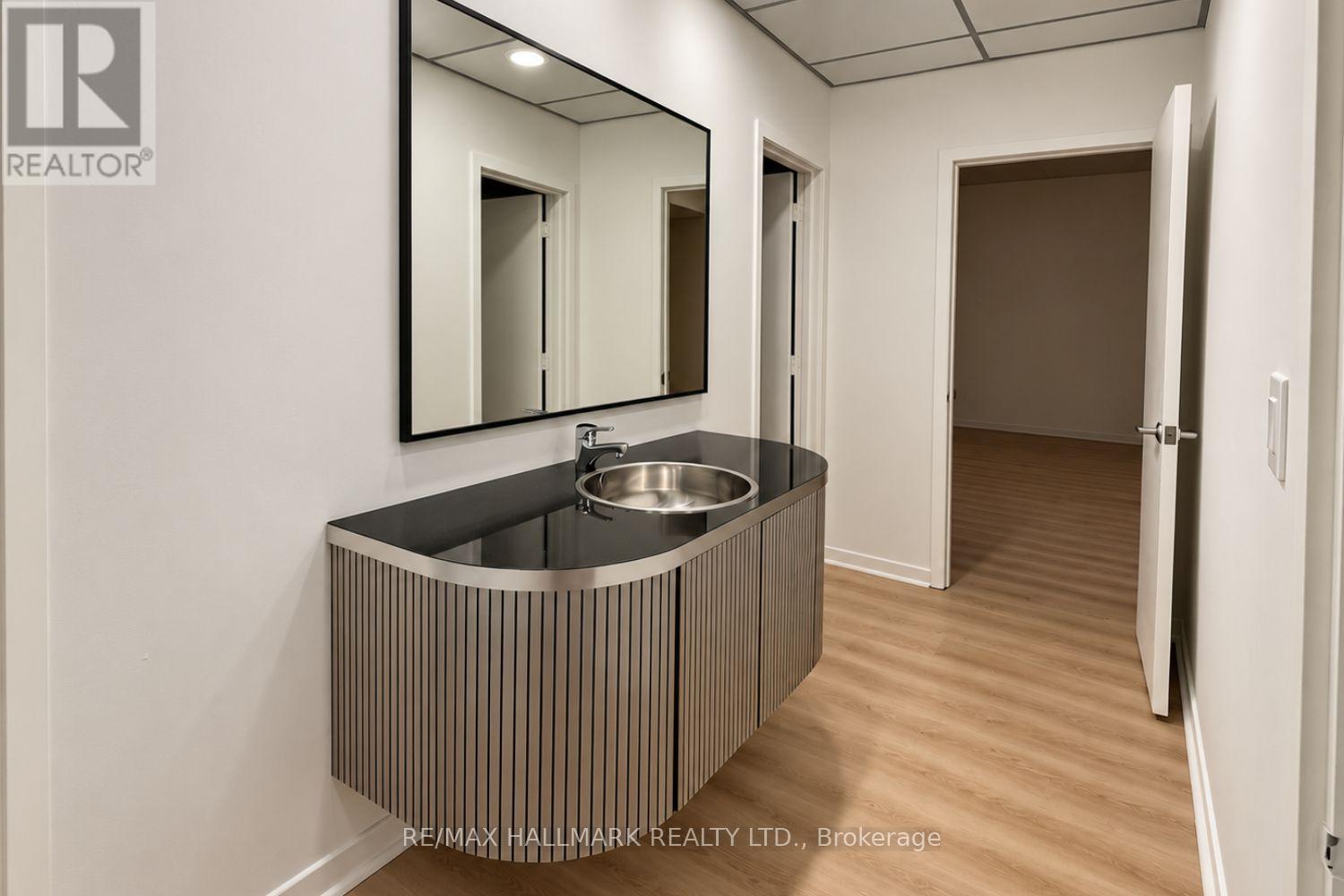 16 Royal Oak Drive — photo 36