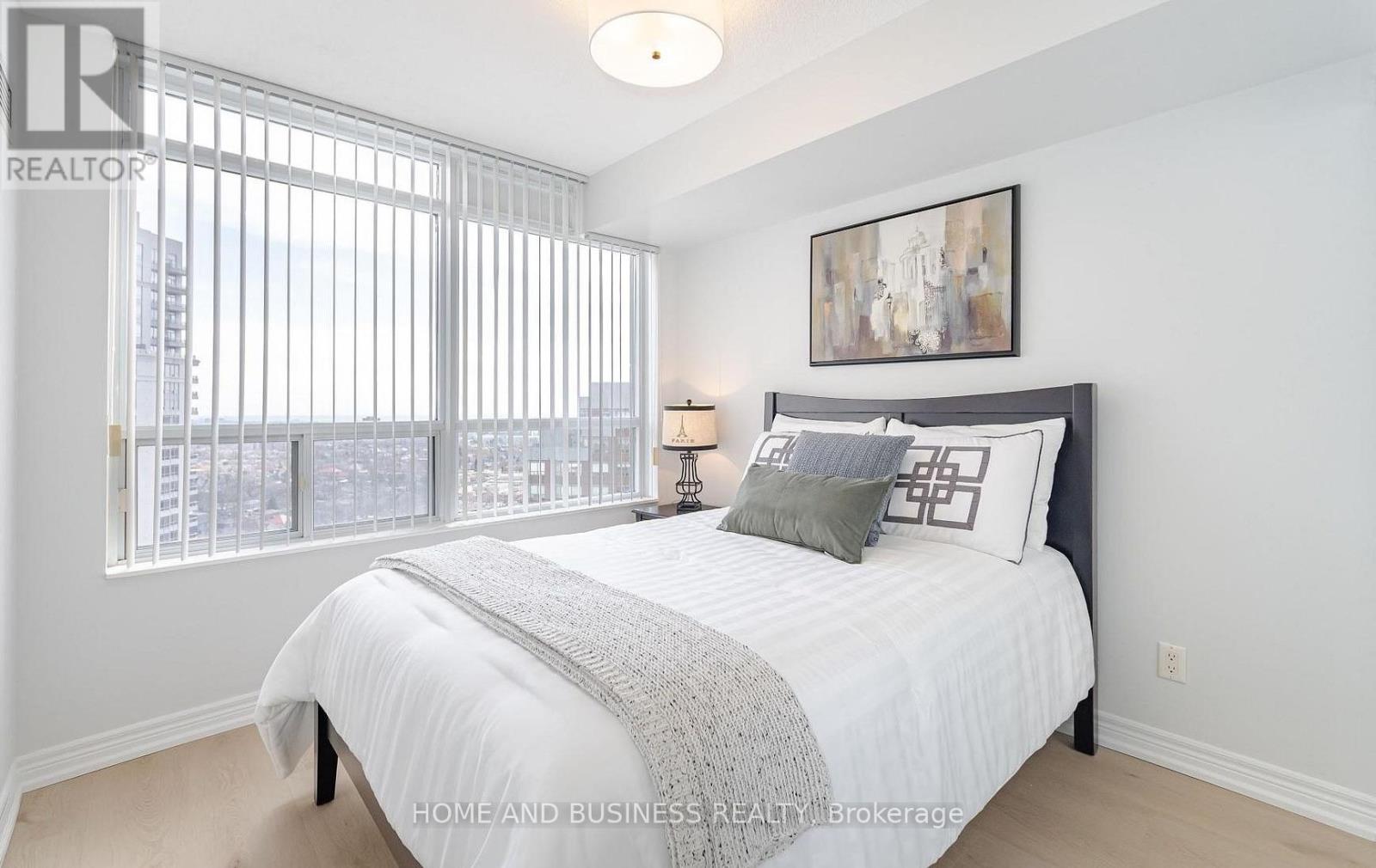 310 Burnhamthorpe Road West — photo 12