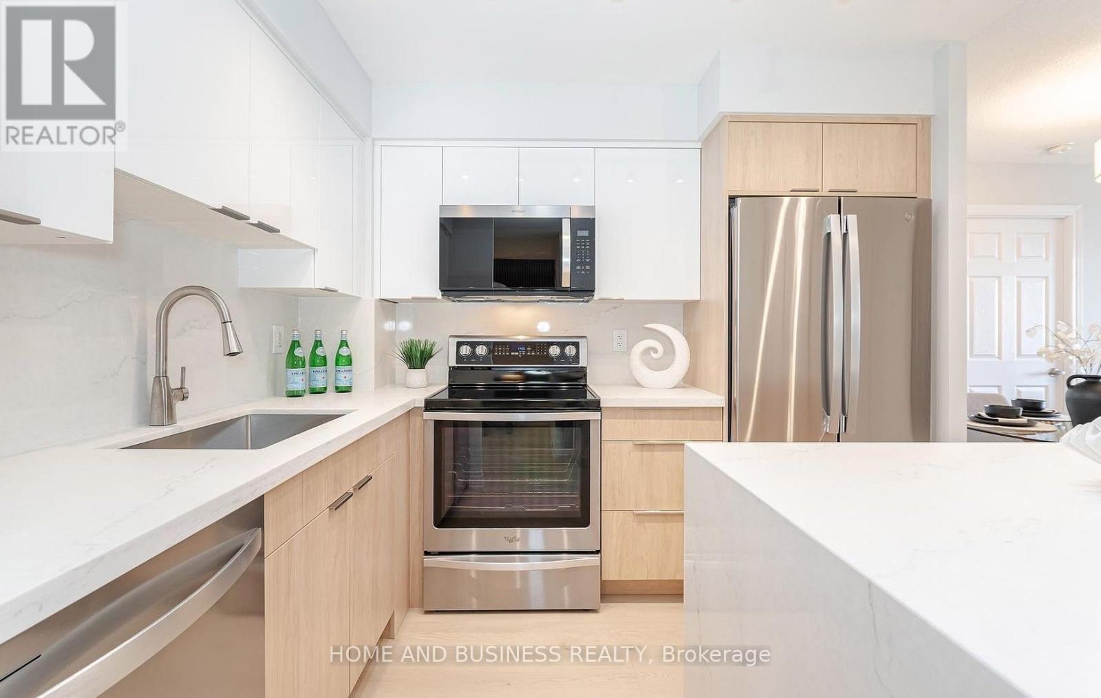 310 Burnhamthorpe Road West — photo 4