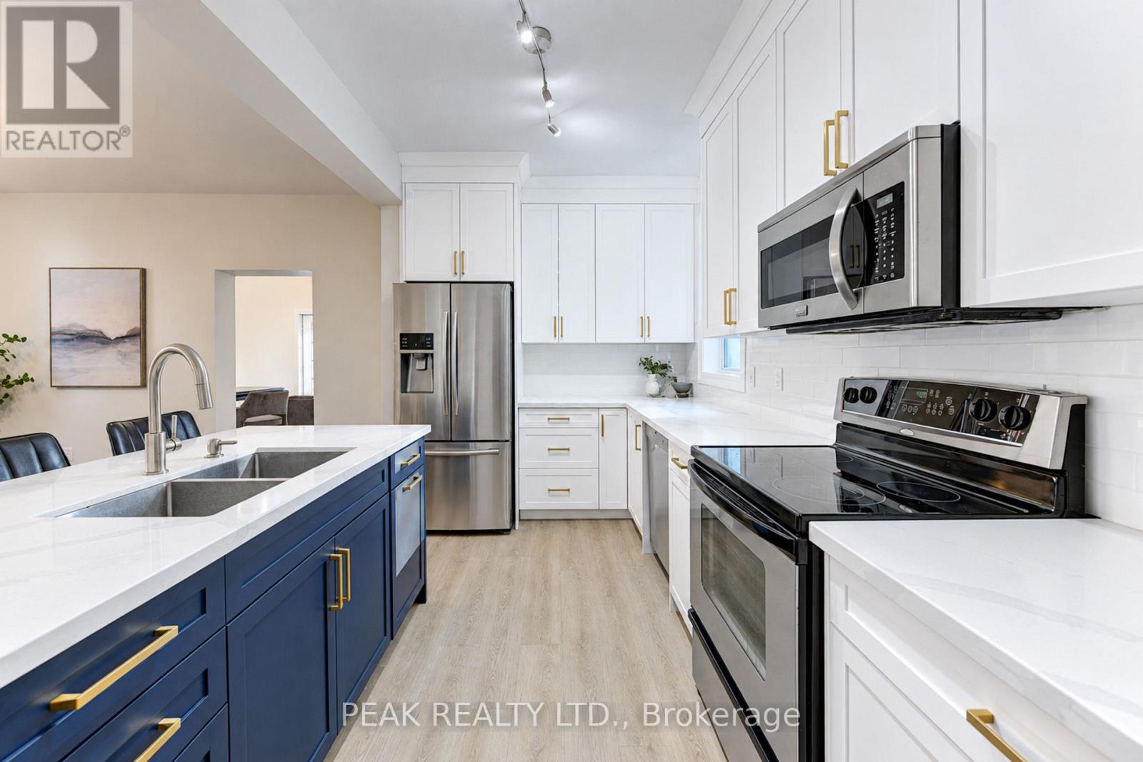 12 JOHN STREET W - 11