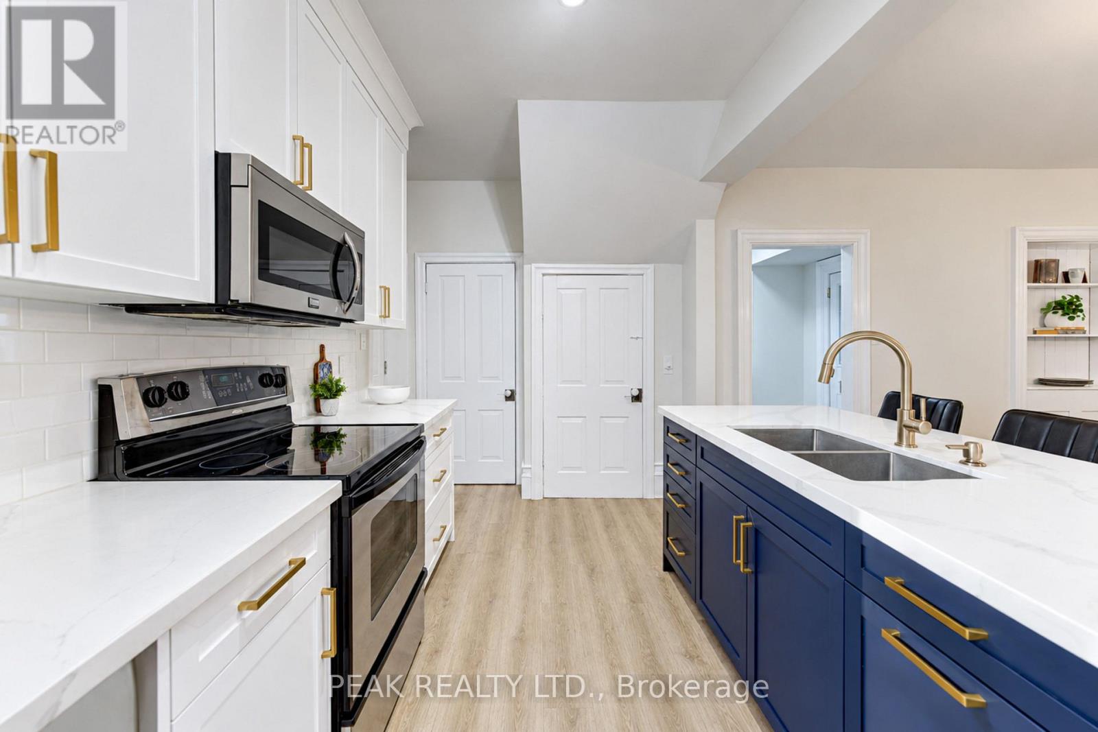 12 JOHN STREET W - 16