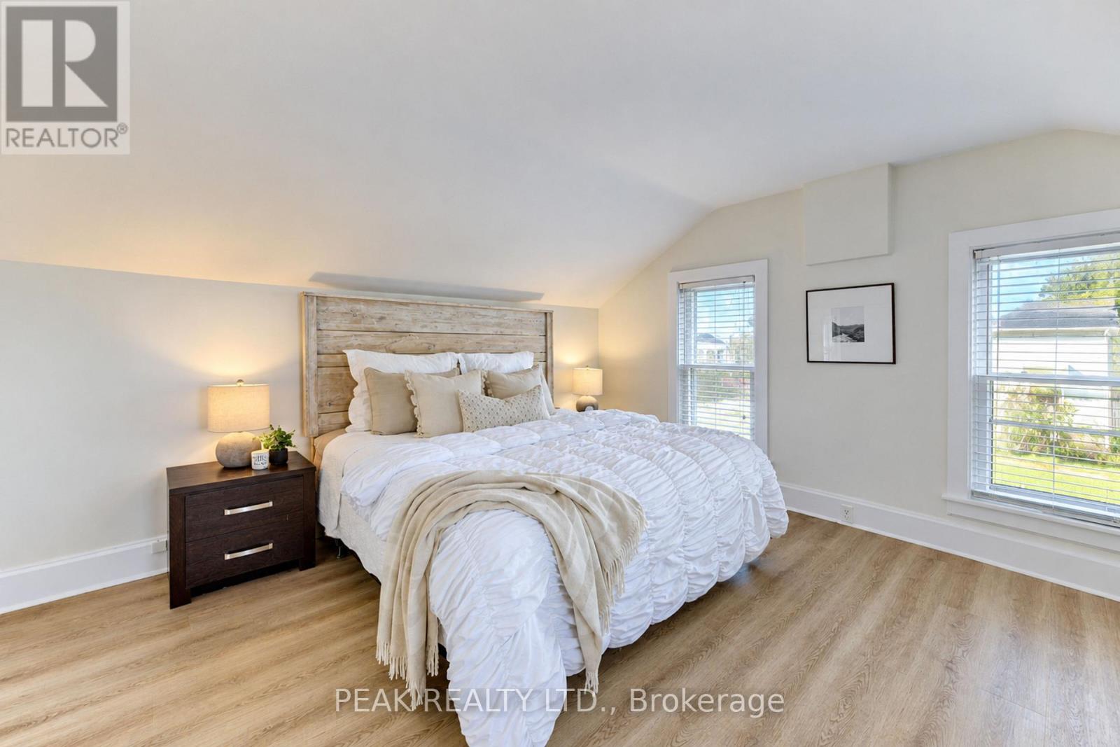 12 JOHN STREET W - 25