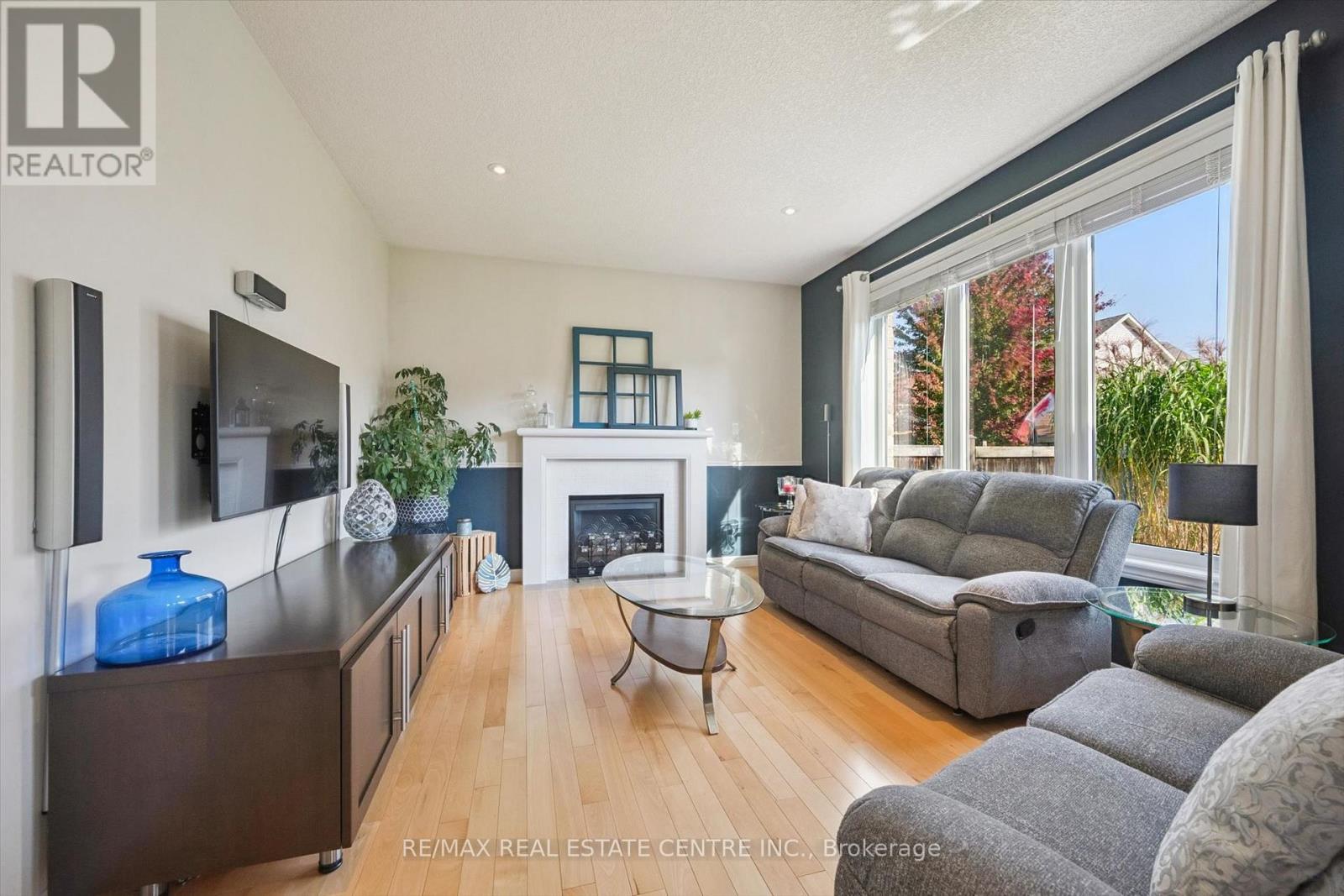 25 HUNSBERGER DRIVE - 11