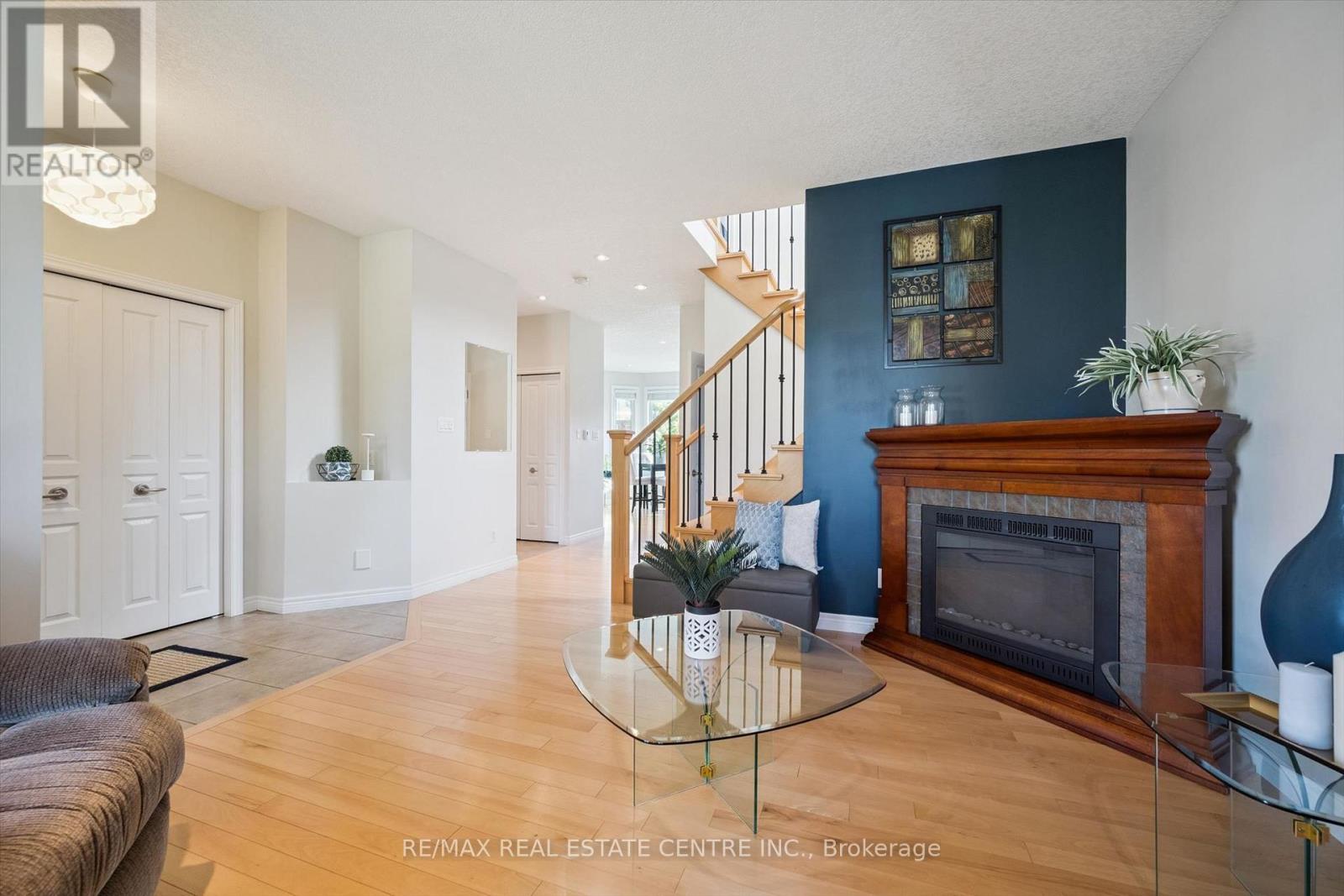 25 HUNSBERGER DRIVE - 4