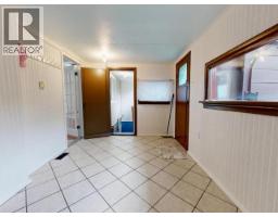 Foyer - 4584 Harvie Ave, Powell River, BC V8A2P1 Photo 7