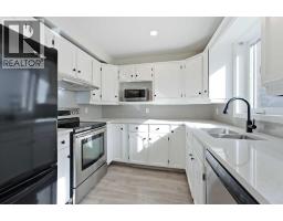 2, 2132 35 Avenue SW - photo 3