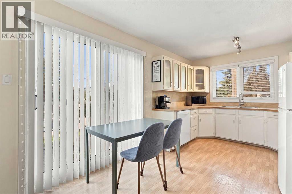 Photo 9 of 3102 38 Street SW