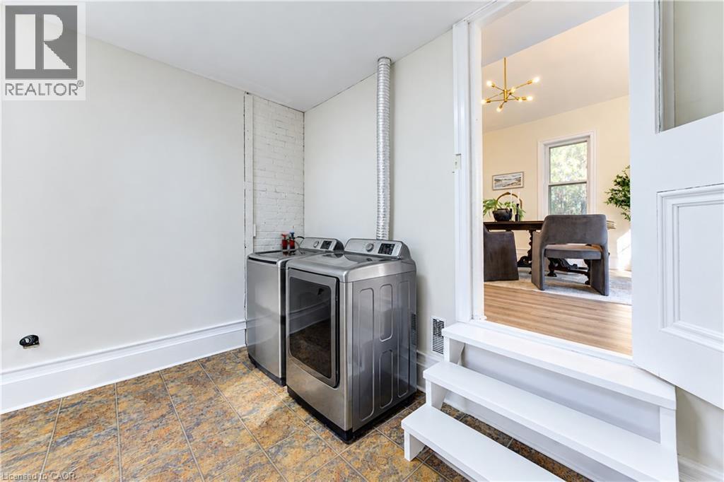 12 John Street West — photo 32