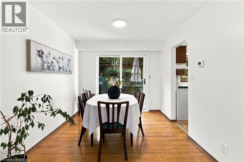 22 APPLEWOOD Crescent - 7