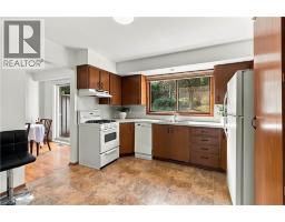 4pc Bathroom - 22 Applewood Crescent, Guelph, ON N1H6B2 Photo 9