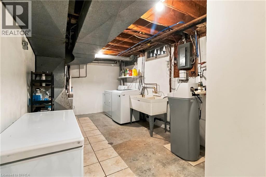 22 APPLEWOOD Crescent - 29