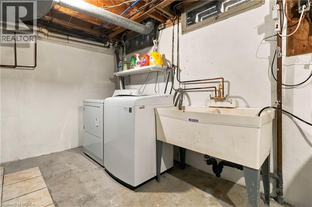 22 APPLEWOOD Crescent - 30