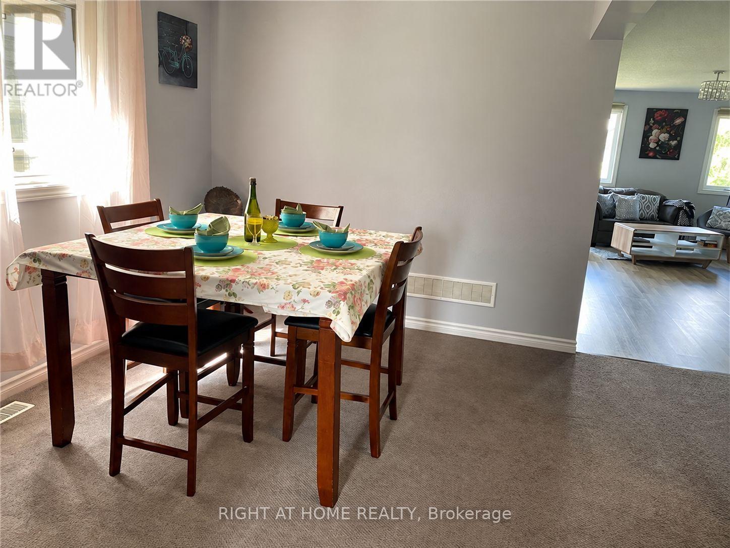 1855 Foxridge Crescent — photo 5
