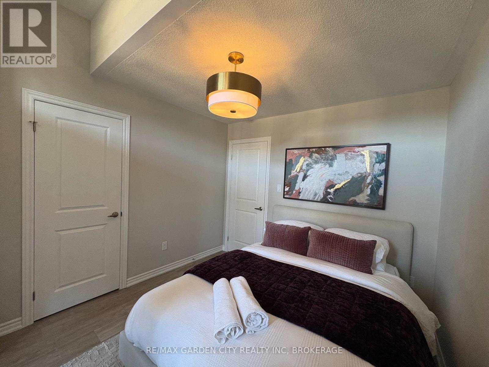 7460 Baycrest — photo 28