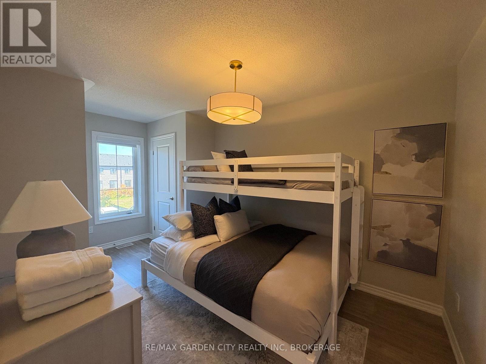 7460 Baycrest — photo 31