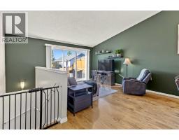 Kitchen - 224 Hillvale Crescent, Strathmore, AB T1P1S7 Photo 7