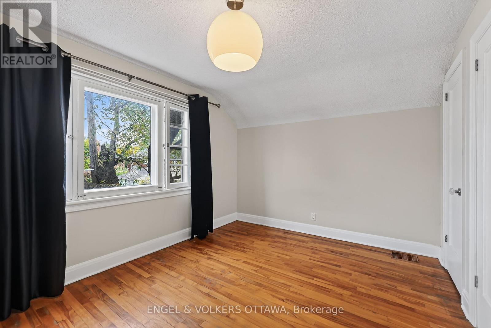 139 Renfrew Avenue — photo 20