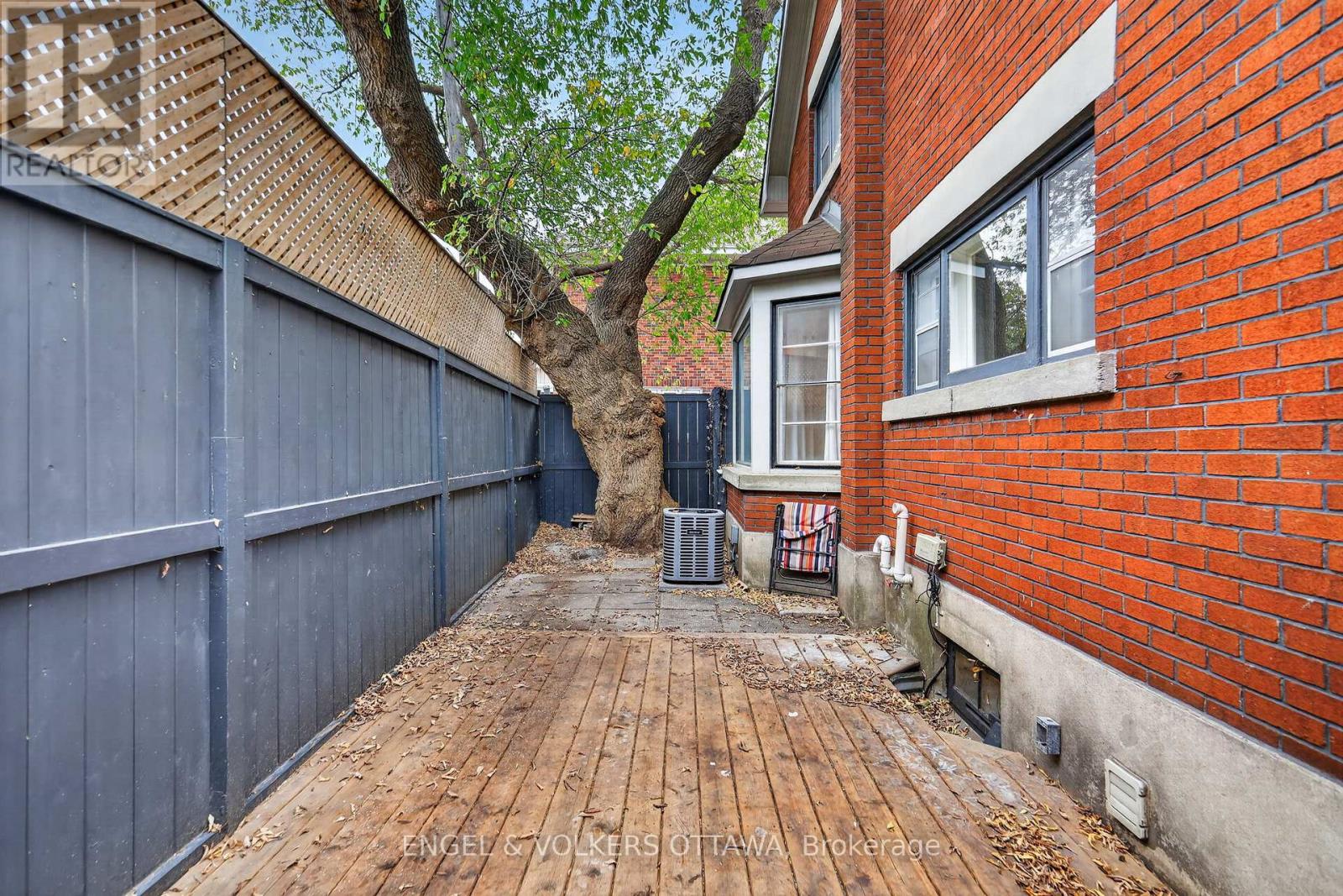 139 Renfrew Avenue — photo 31
