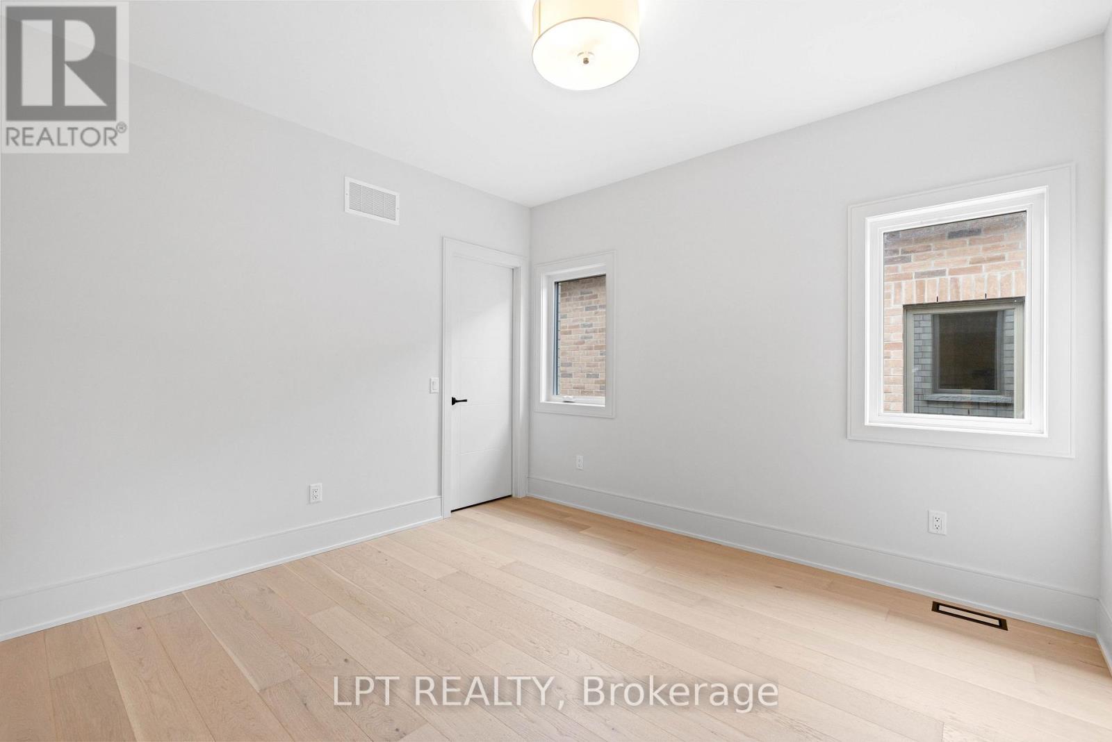 5 Richmond Park Drive — photo 32