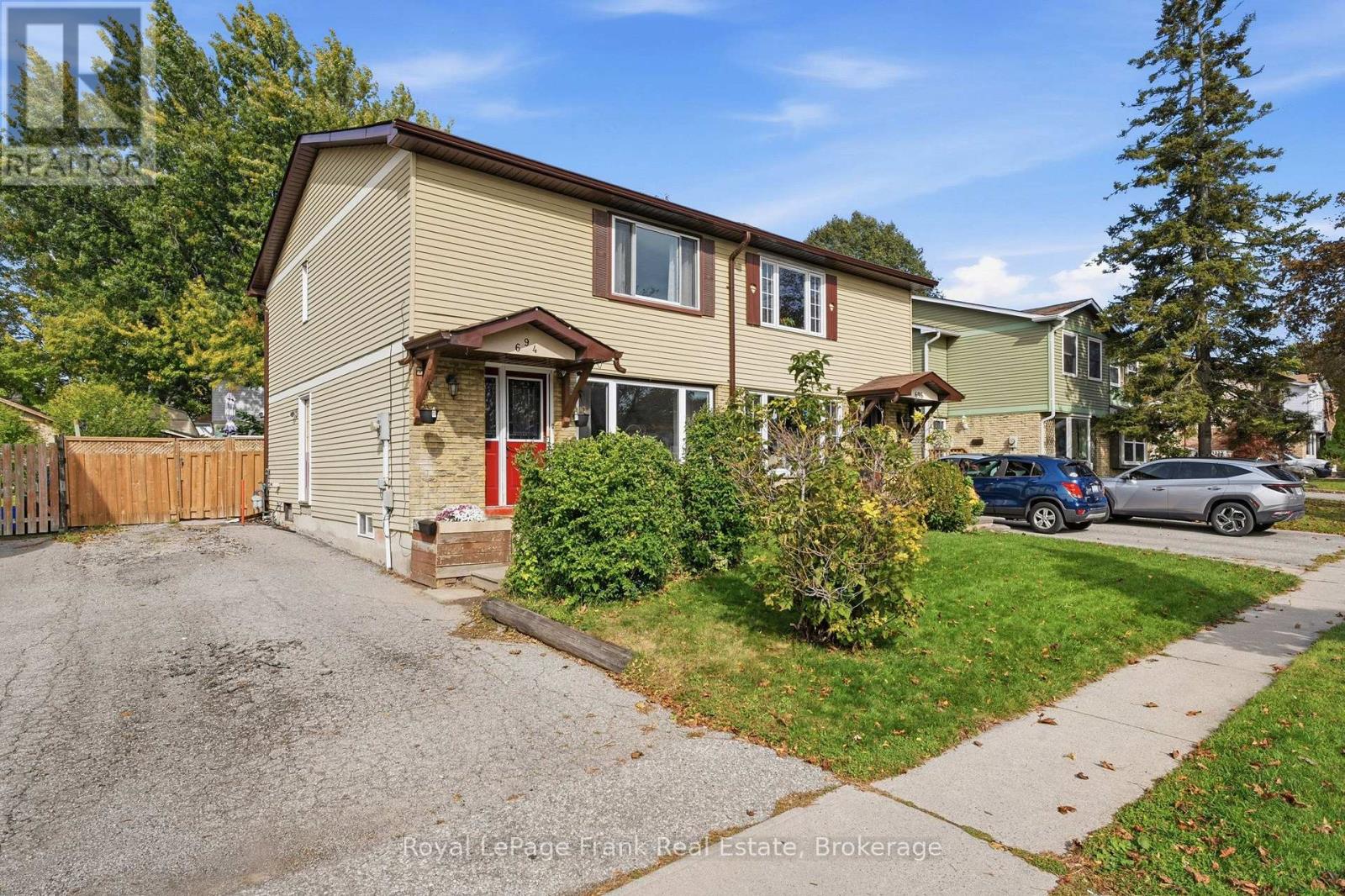 694 Hillcroft Street, Oshawa, ON photo 2