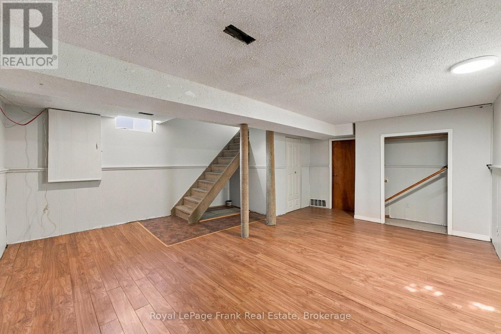 694 HILLCROFT STREET - 25