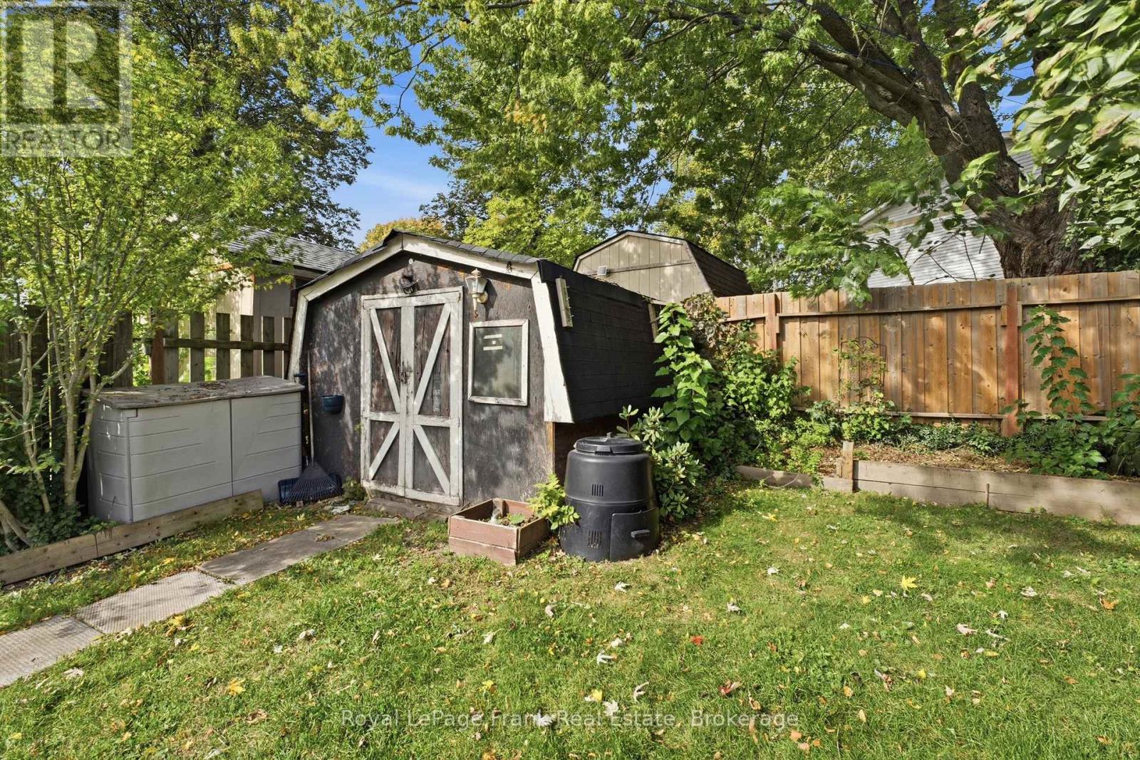 694 HILLCROFT STREET - 31