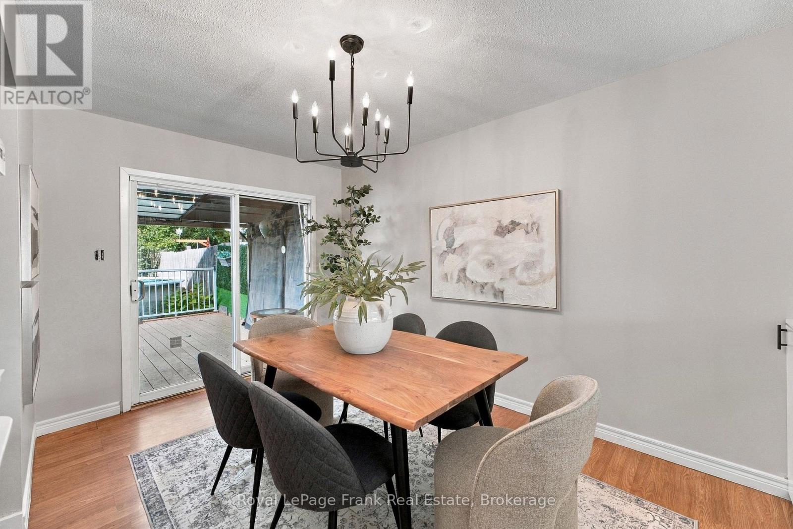 694 HILLCROFT STREET - 8