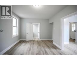 2pc Bathroom - 1024 Cannon Street E, Hamilton, ON L8L2H6 Photo 6