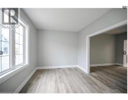 Living room - 1024 Cannon Street E, Hamilton, ON L8L2H6 Photo 7