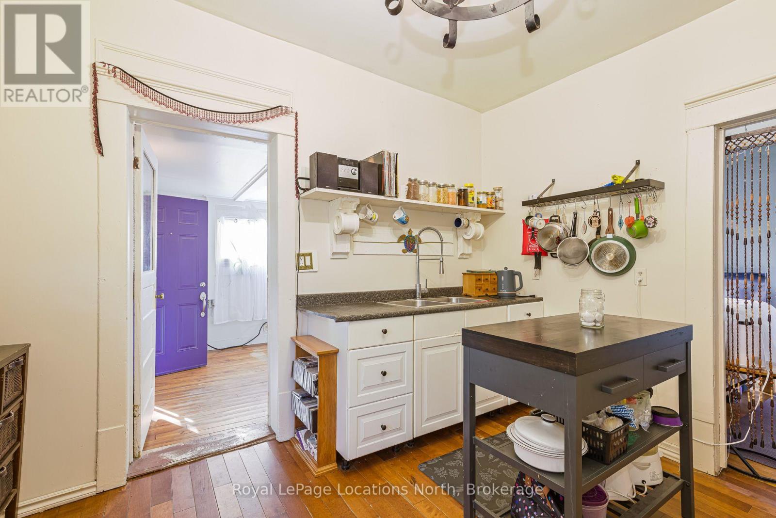 124 SYKES STREET S - 11