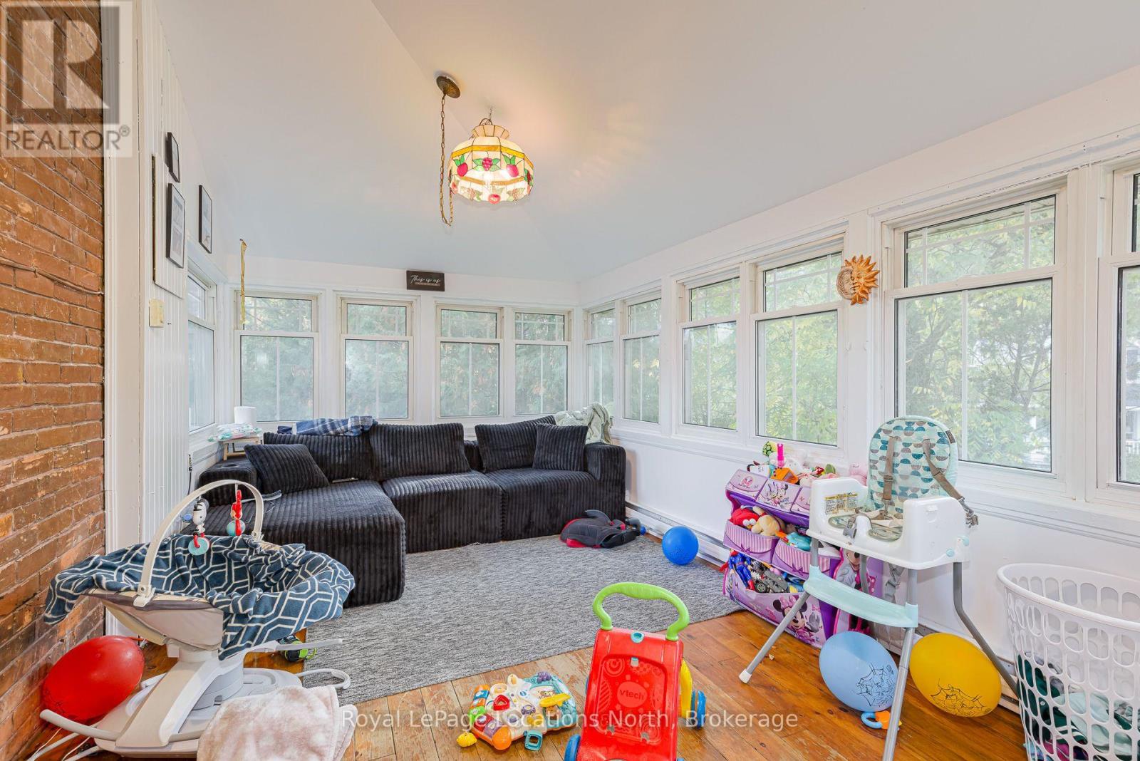 124 SYKES STREET S - 25