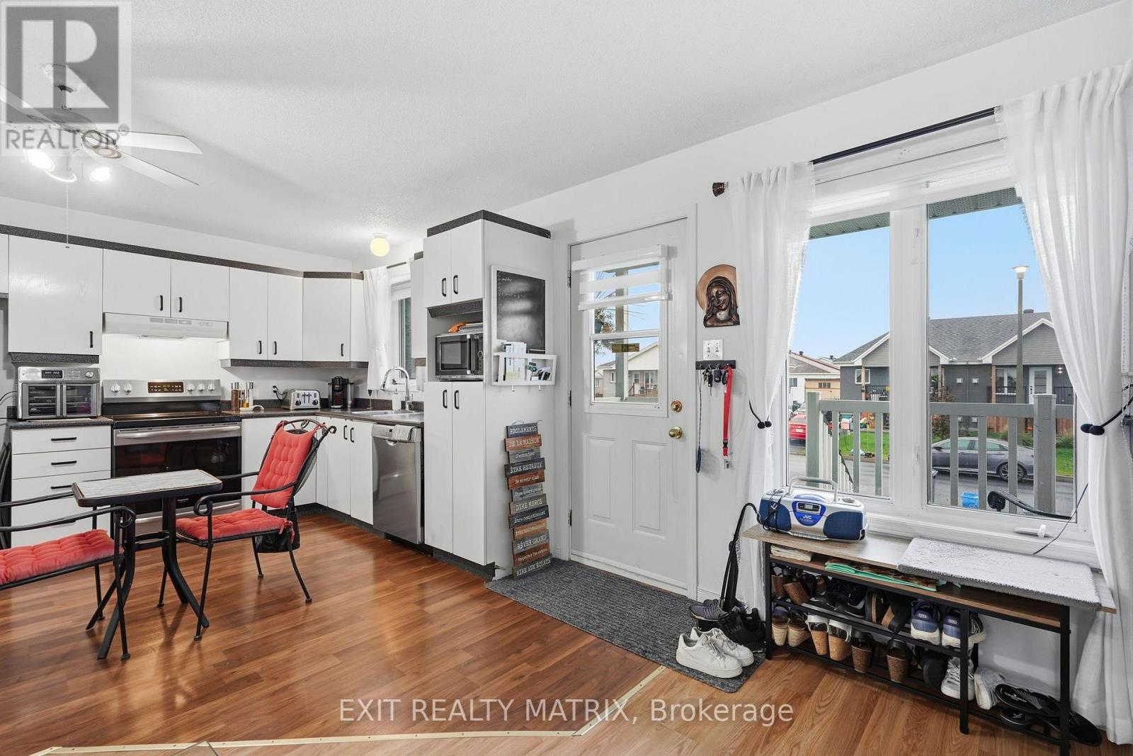 1021 Jacynthe Street — photo 4