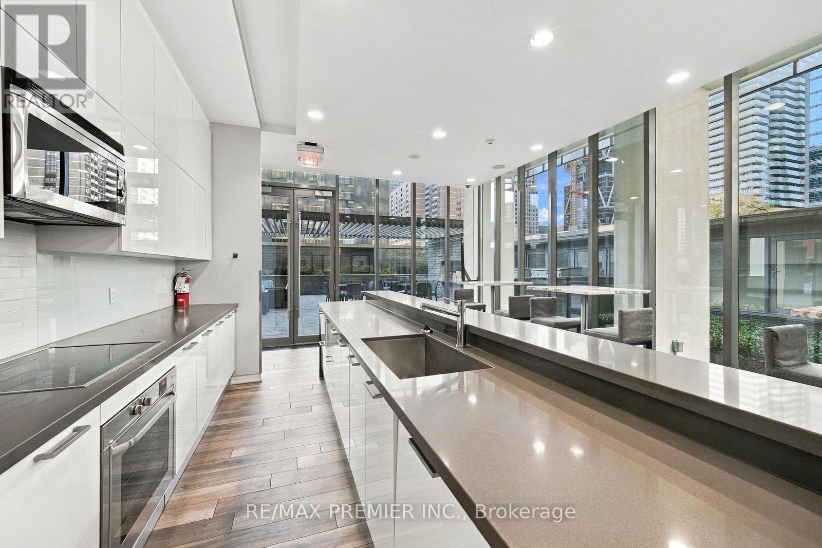 1405- 33 CHARLES Street, Toronto, ON photo 39