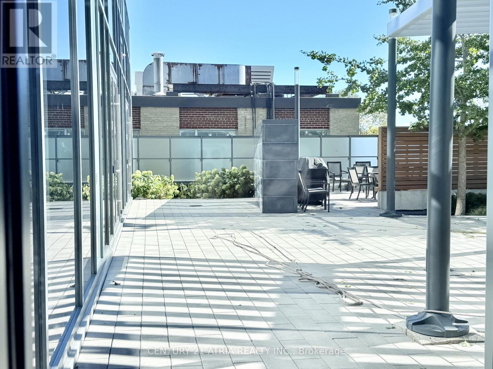 125 Redpath Avenue — photo 12