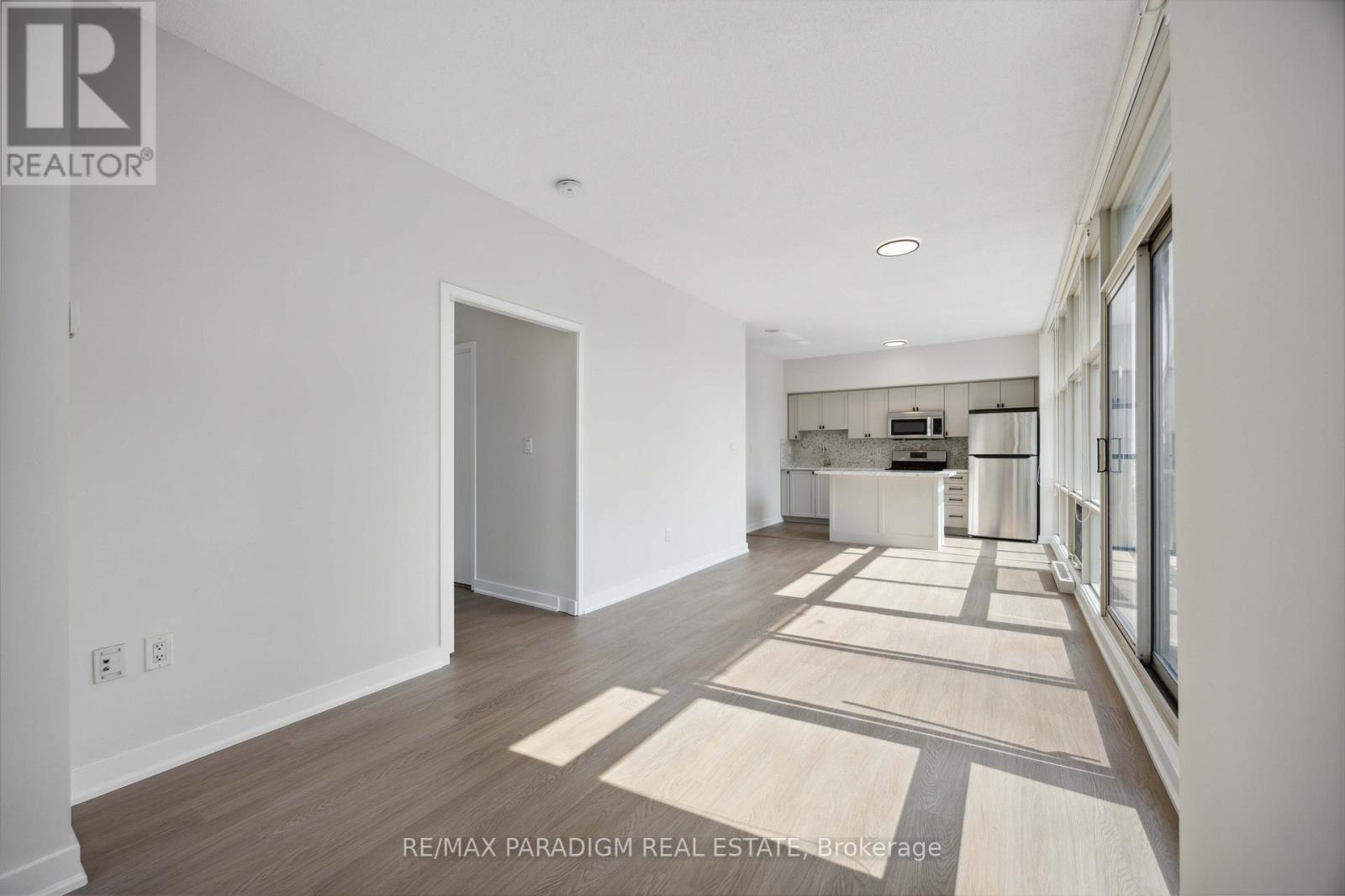 9 Spadina Avenue — photo 16