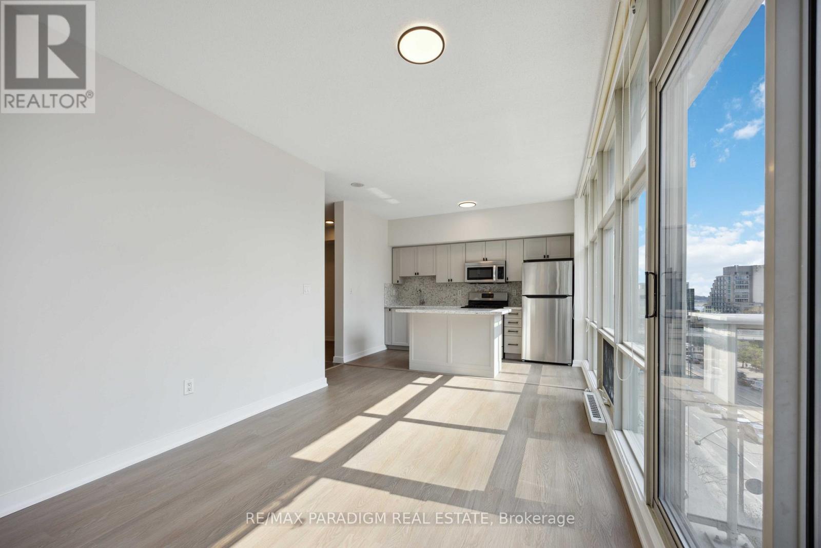 9 Spadina Avenue — photo 19