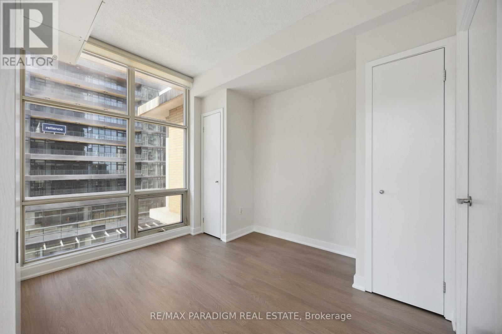 9 Spadina Avenue — photo 20