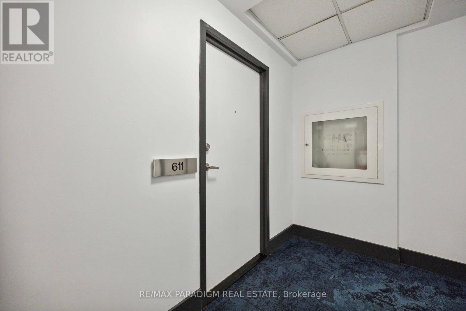 9 Spadina Avenue — photo 3