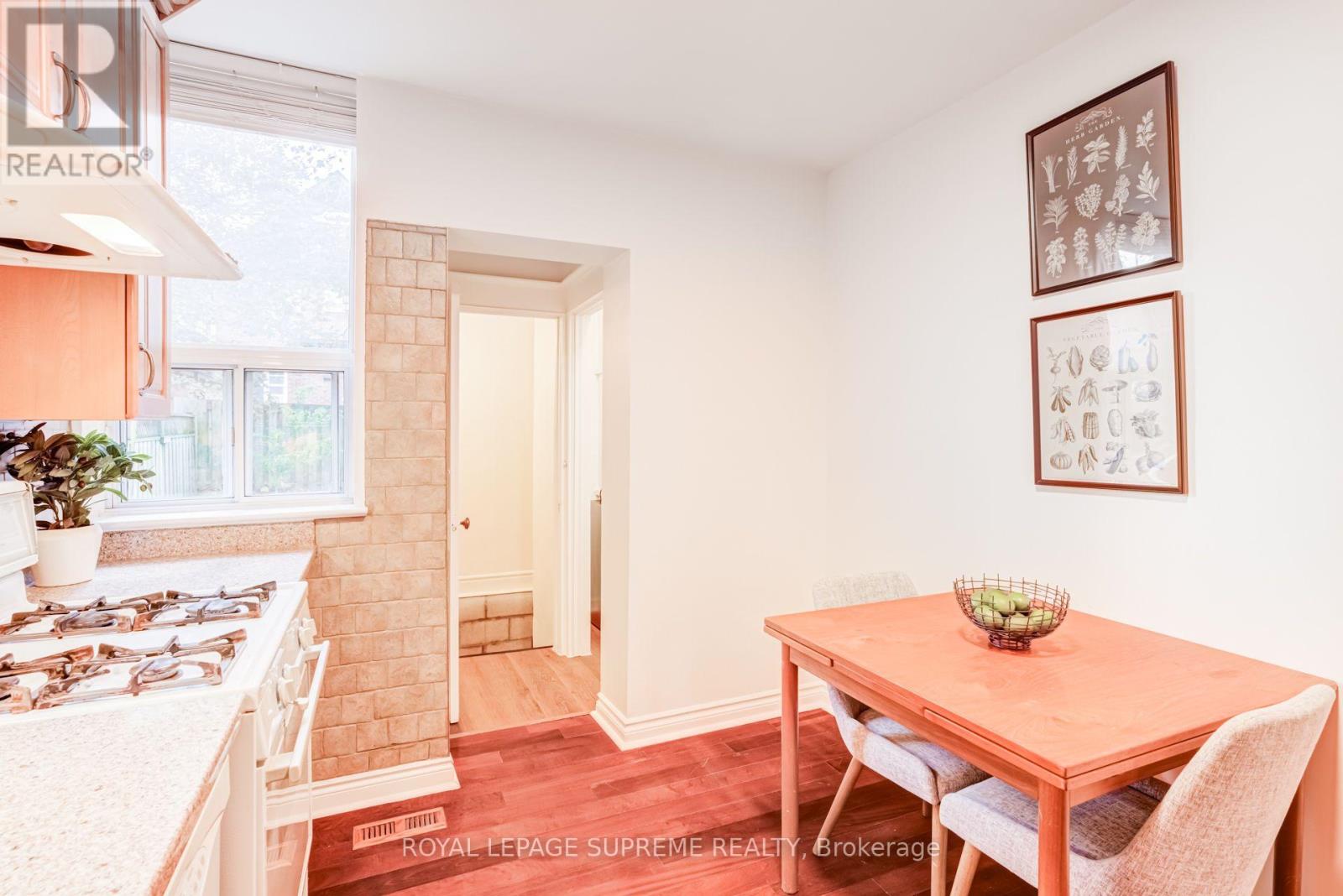 32 THOME CRESCENT - 10