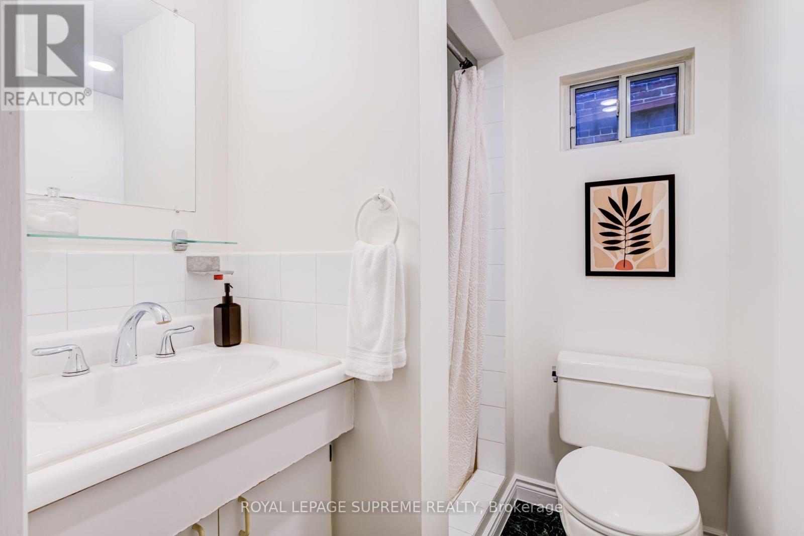 32 THOME CRESCENT - 11
