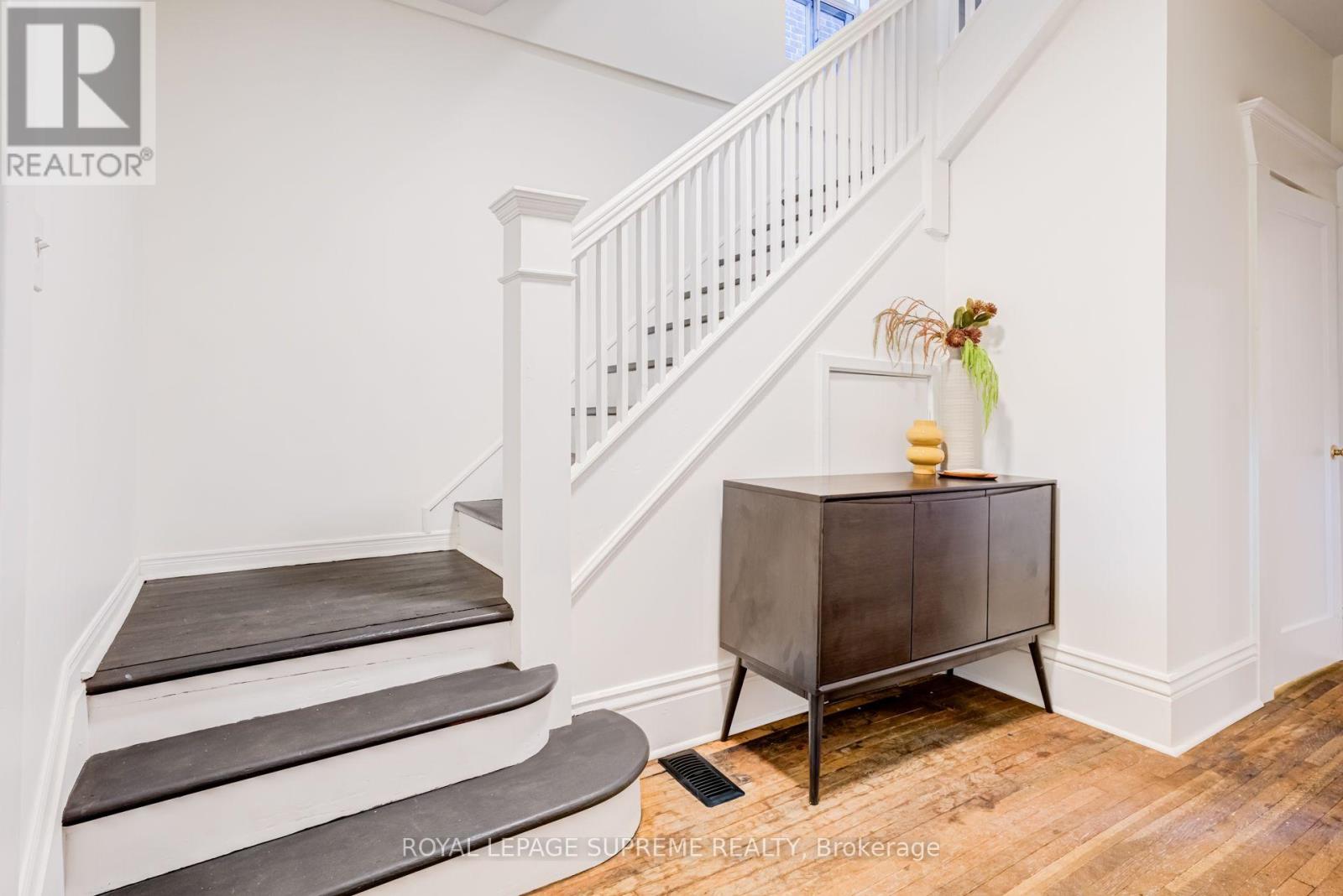 32 Thome Crescent — photo 12
