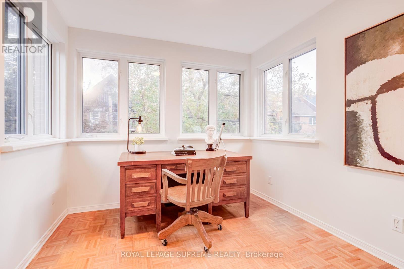 32 THOME CRESCENT - 17