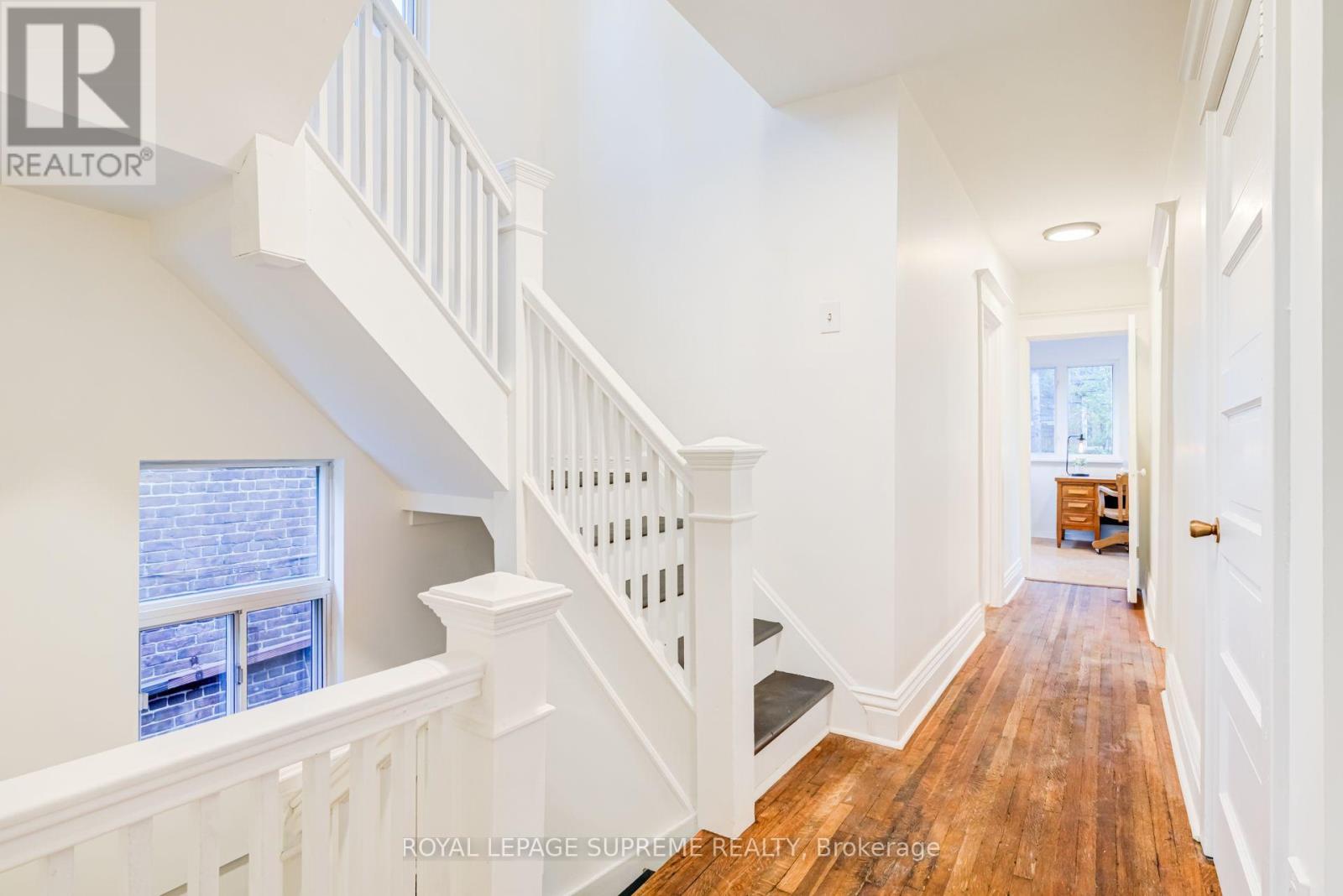 32 THOME CRESCENT - 21