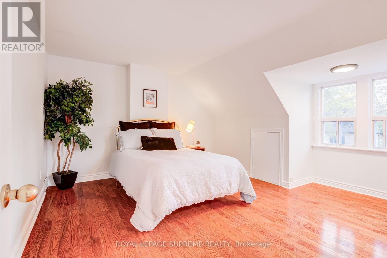 32 Thome Crescent — photo 22