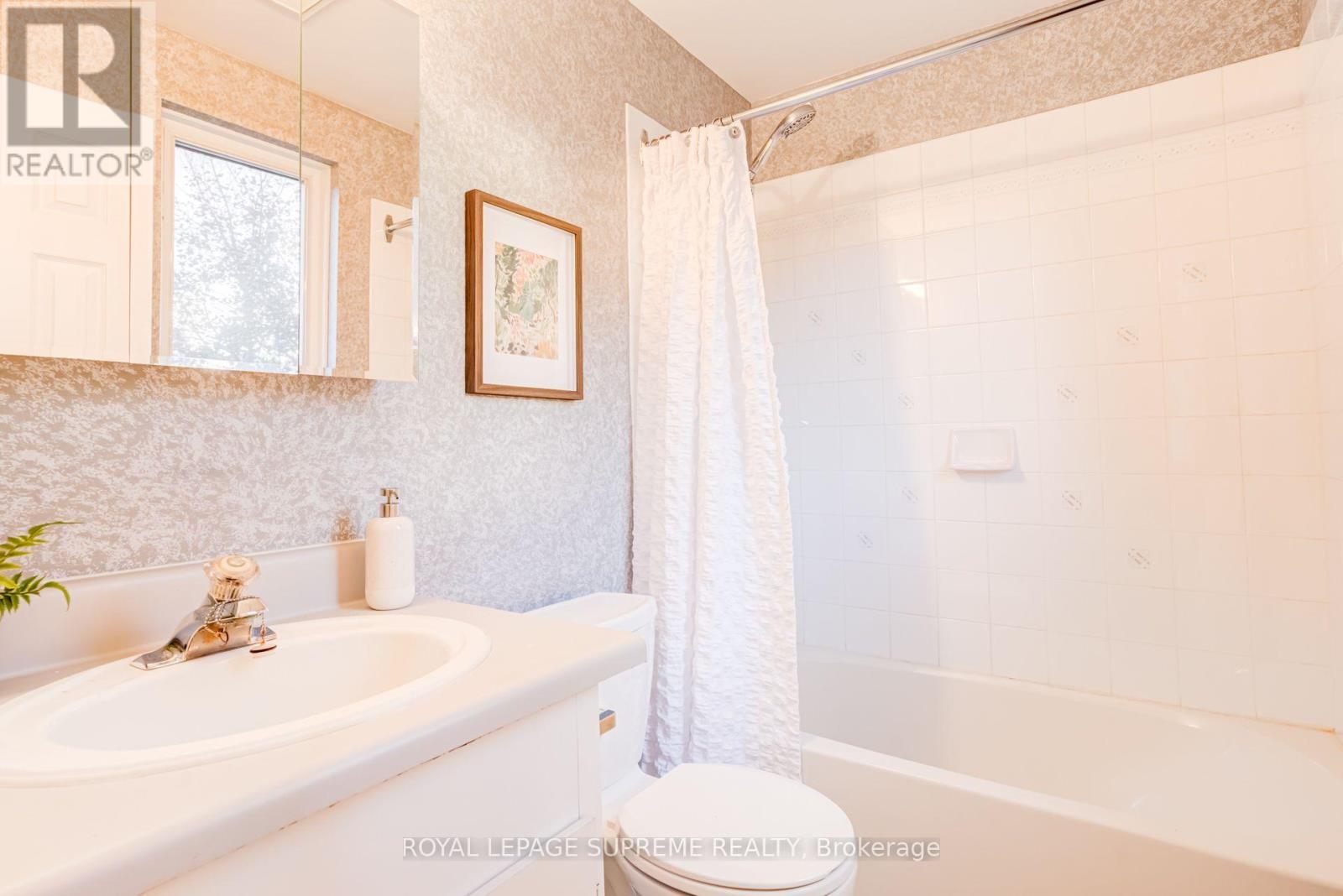32 Thome Crescent — photo 25
