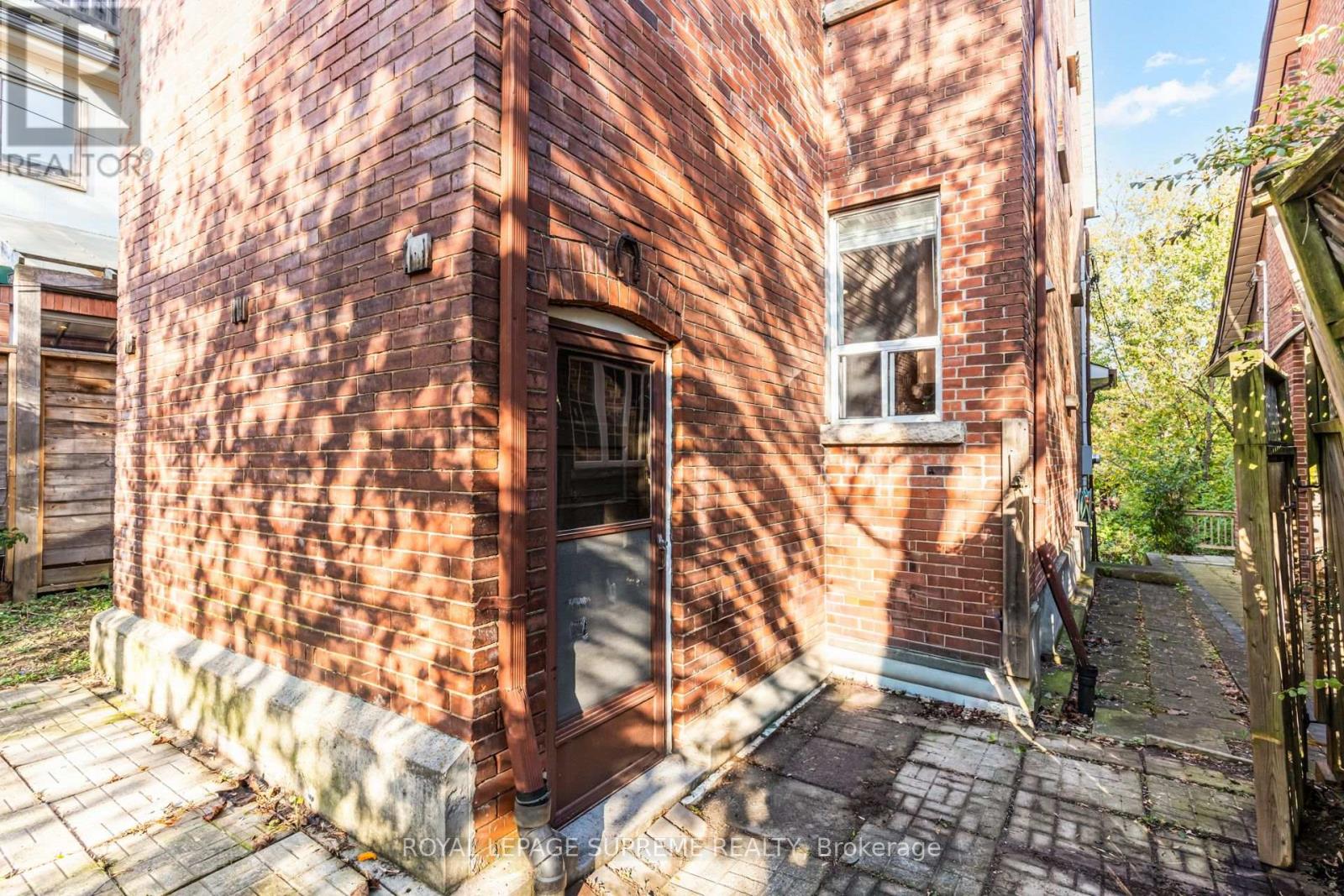 32 Thome Crescent — photo 27